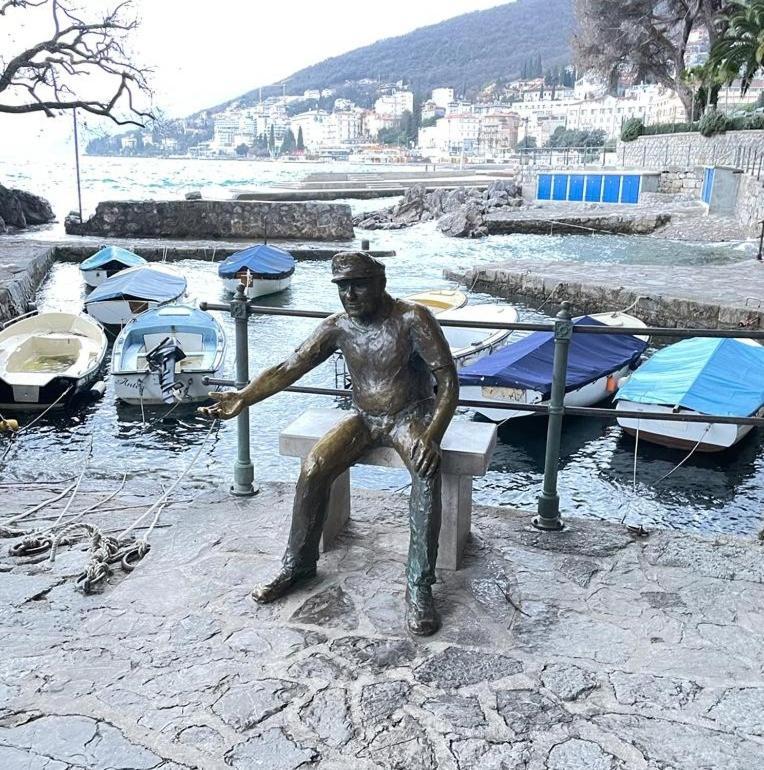 Marina *